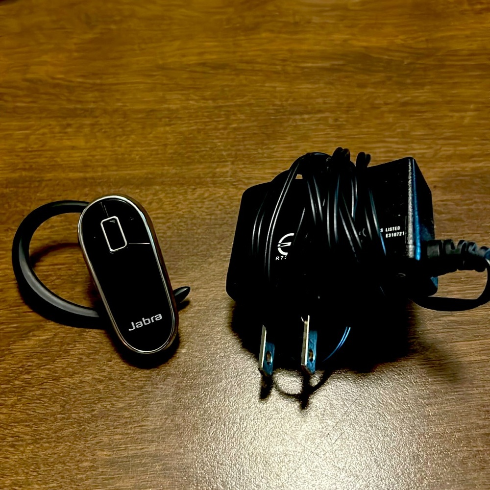 Jabra Bluetooth earbud with charger